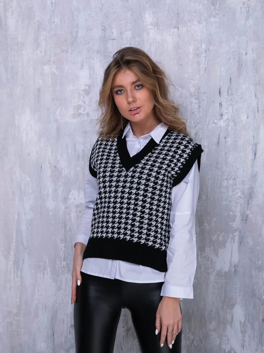 Жилет женский тренд 2023. Брючный костюм женский школьный. Жилет женский деловой. Жилет 2021 тренд. Костюм женский в школу.