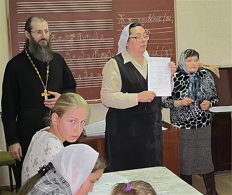 Храм преображения струнино расписание. Спасо-преображенский храм в струнино воскресная школа. свято тихоновский университет воскресная школа. церковь струнино преображенская внутри.