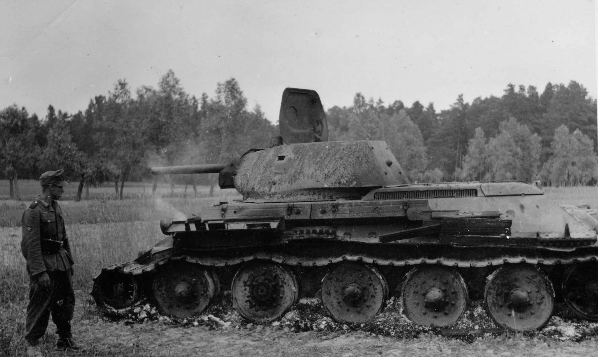 Какие танки были в начале войны. Танки т34 Великой Отечественной войны. Т 34 1941. Танк т34. Танк т34 вторая мировая.