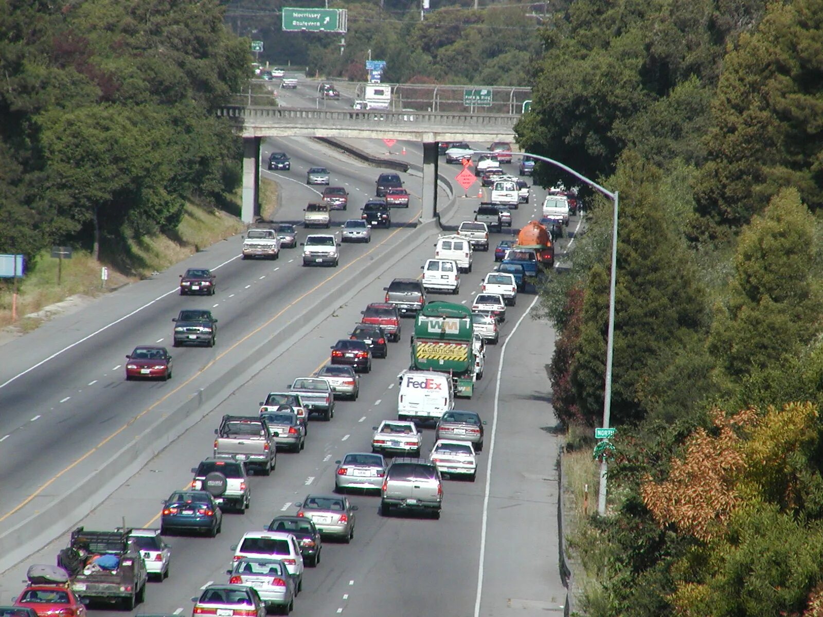 знак 5. разрешенна ди вчебная езда на аатомагистрали. где запрещена учебная езда на автомобиле. знак 5. пдд проезд кругового движения с поворотниками по правилам.