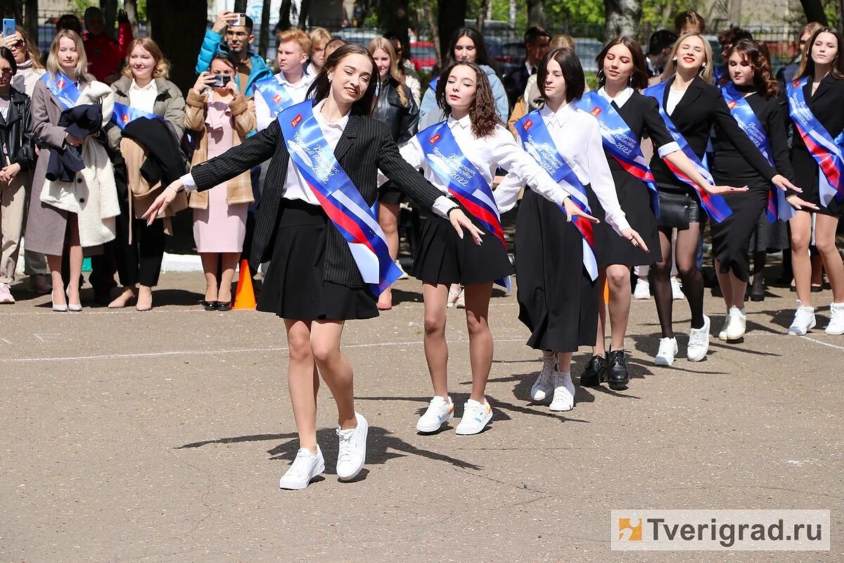 Флешмоб 9 класс 2023. Танец выпускников 9 класса. Урюмская сош. Флешмоб 9 класс 2023. Флэшмоб 9 класс.