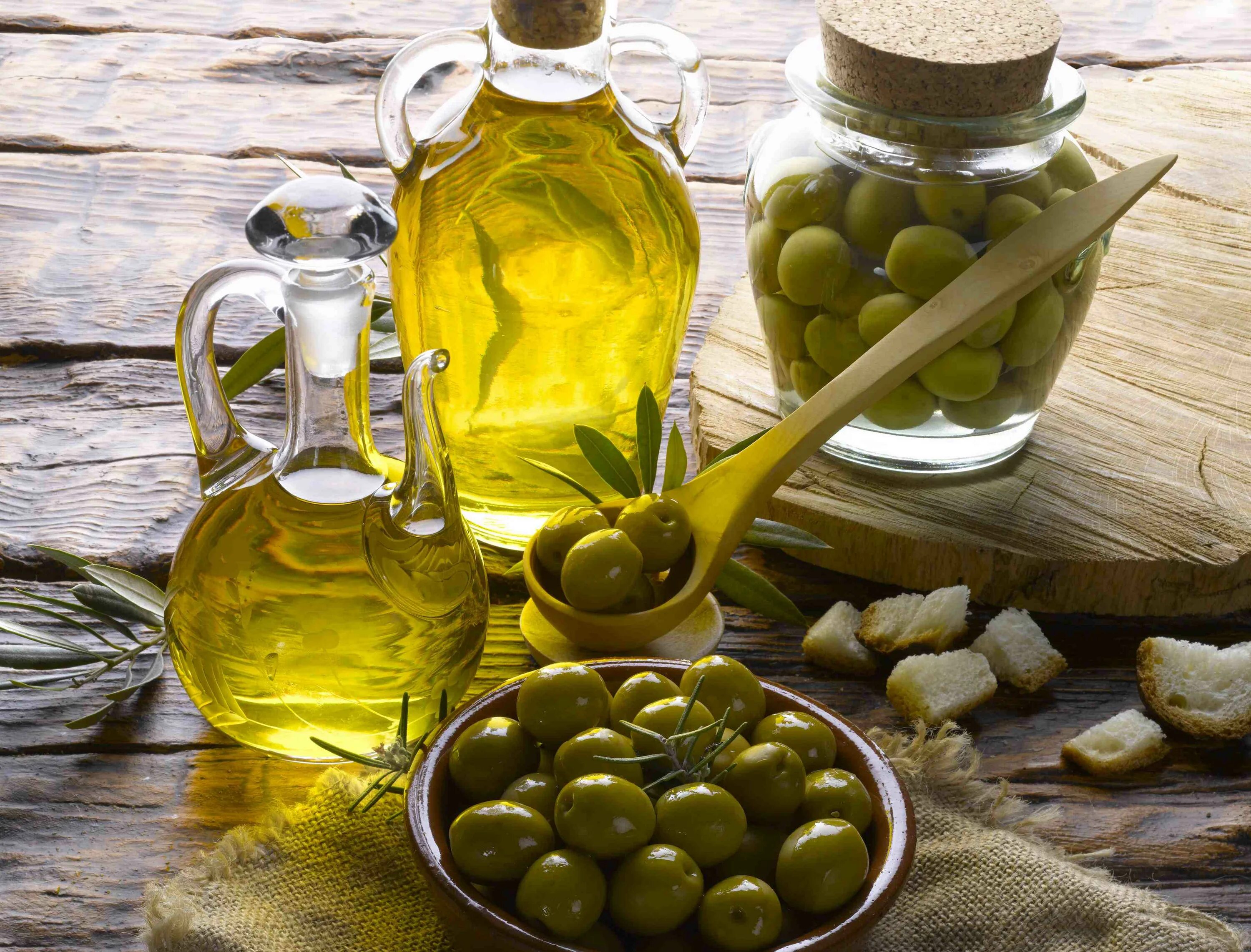 Оливковое масло Италия оил. Олив Ойл масло оливковое. Olive Oil масло оливковое. Oliva Extra Virgin Olive Oil. Оливковое масло в пищу