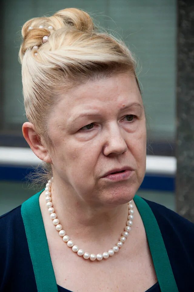 Депутат мизулина биография семья дети Мизулина защитила родительские подзатыльники и уличила феминисток Запада во лжи
