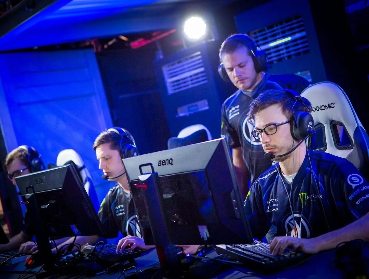 Киберспорт. Соревнования по киберспорту. Esports. Эмиль крестинс киберспорт. Абрахам киберспорт.