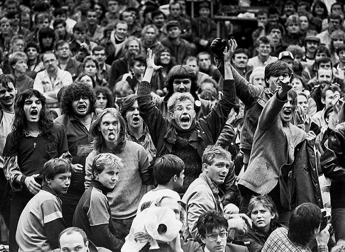 Рок фестиваль в Подольске 1987. Подольск 87 рок фестиваль. Советские болельщики. Рок концерт СССР.