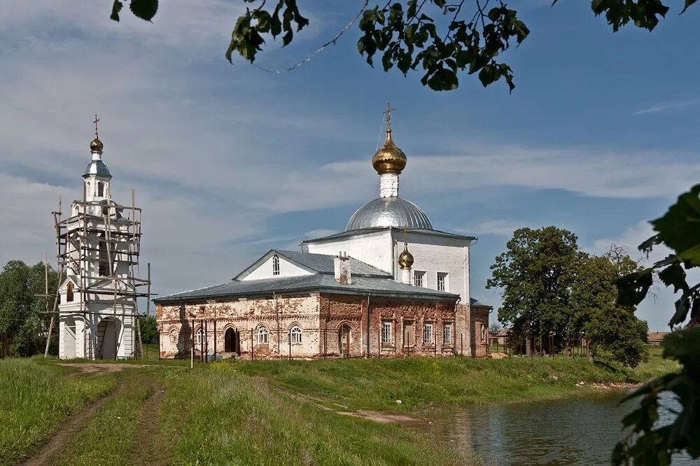 3 озера поселок. Три озера Спасский район храм. Три озера Спасский район Татарстан. Церковь Рождества Богородицы село три озера. Село три озера Спасский район.