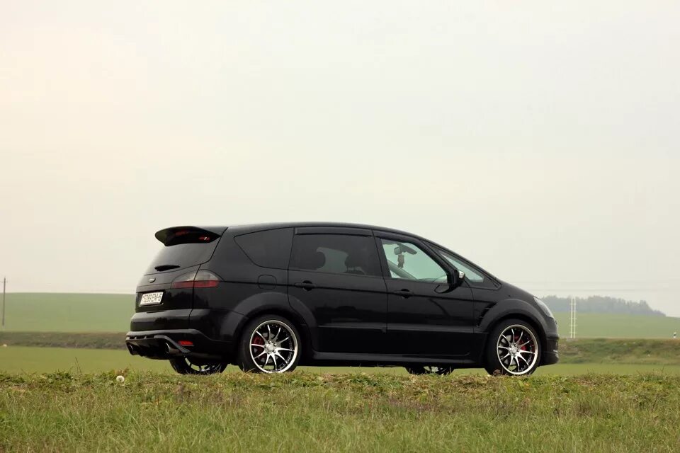Диски s max. Ford s max stance. ford s max tuning. ford c max 2013 tuning. ford s-max черные диски.