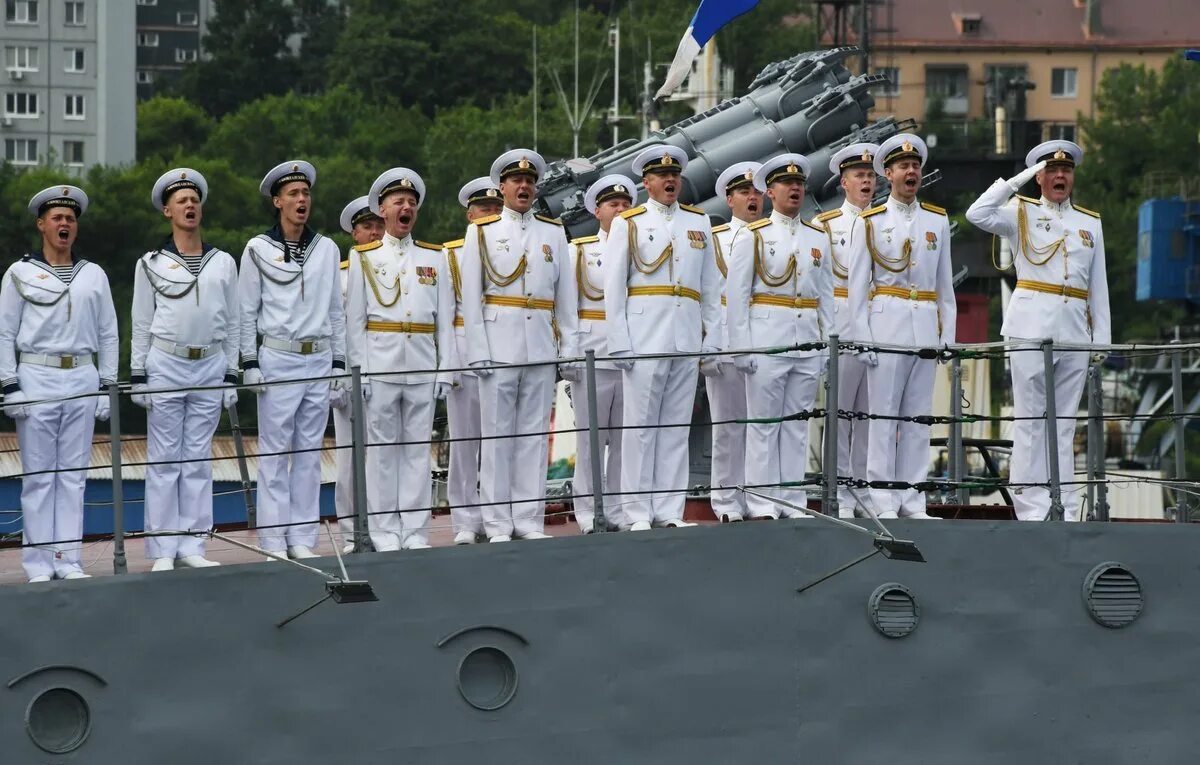 Флотилия восток владивосток. Флотилия юных моряков восток. Военная форма матроса вмф рф. Зюйд-вест норд-ост это. Бескозырка моряка вмф россии.