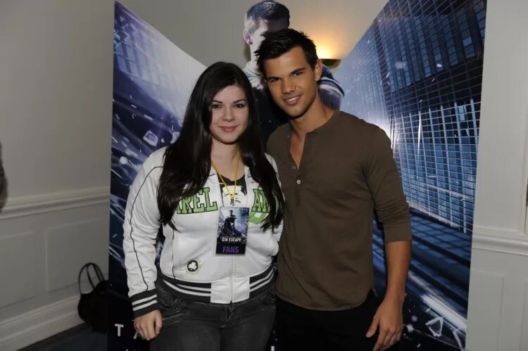 арабские духи женские more. дилан о'брайен и зои дойч. Much fan. Much fan.