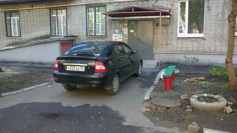 Парковка у подъезда