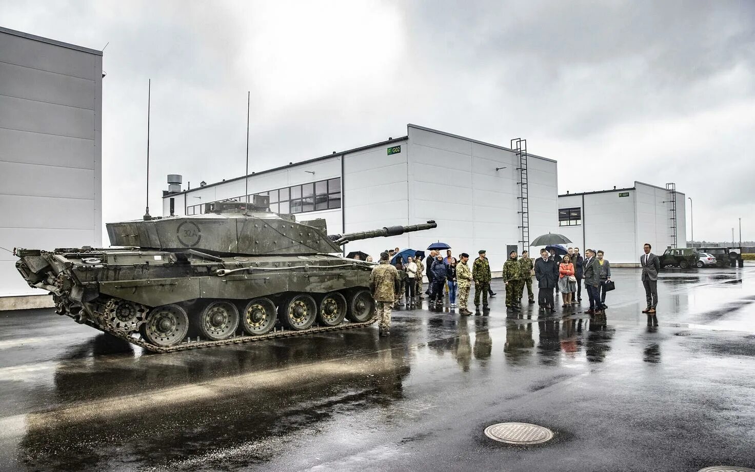 Строительство базы нато. База НАТО В тапа Эстония. Военная база в тапа. Военная база США НАТО. Военные постройки.