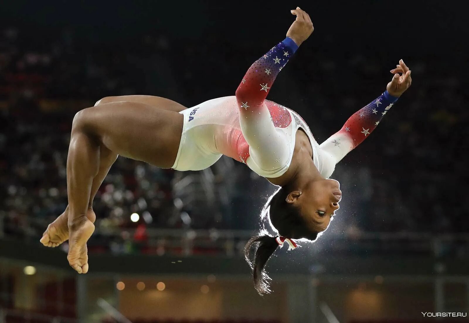 Параллельный спорт. Симона Байлз Рио 2016. Симона Байлз олимпиада 2016. Шон Джонсон гимнастка. Шон Джонсон лопнули трусы.