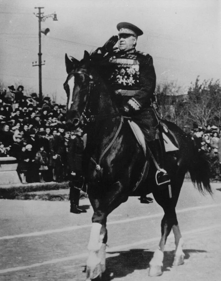 Победа на коне. Жуков на параде Победы 1945.