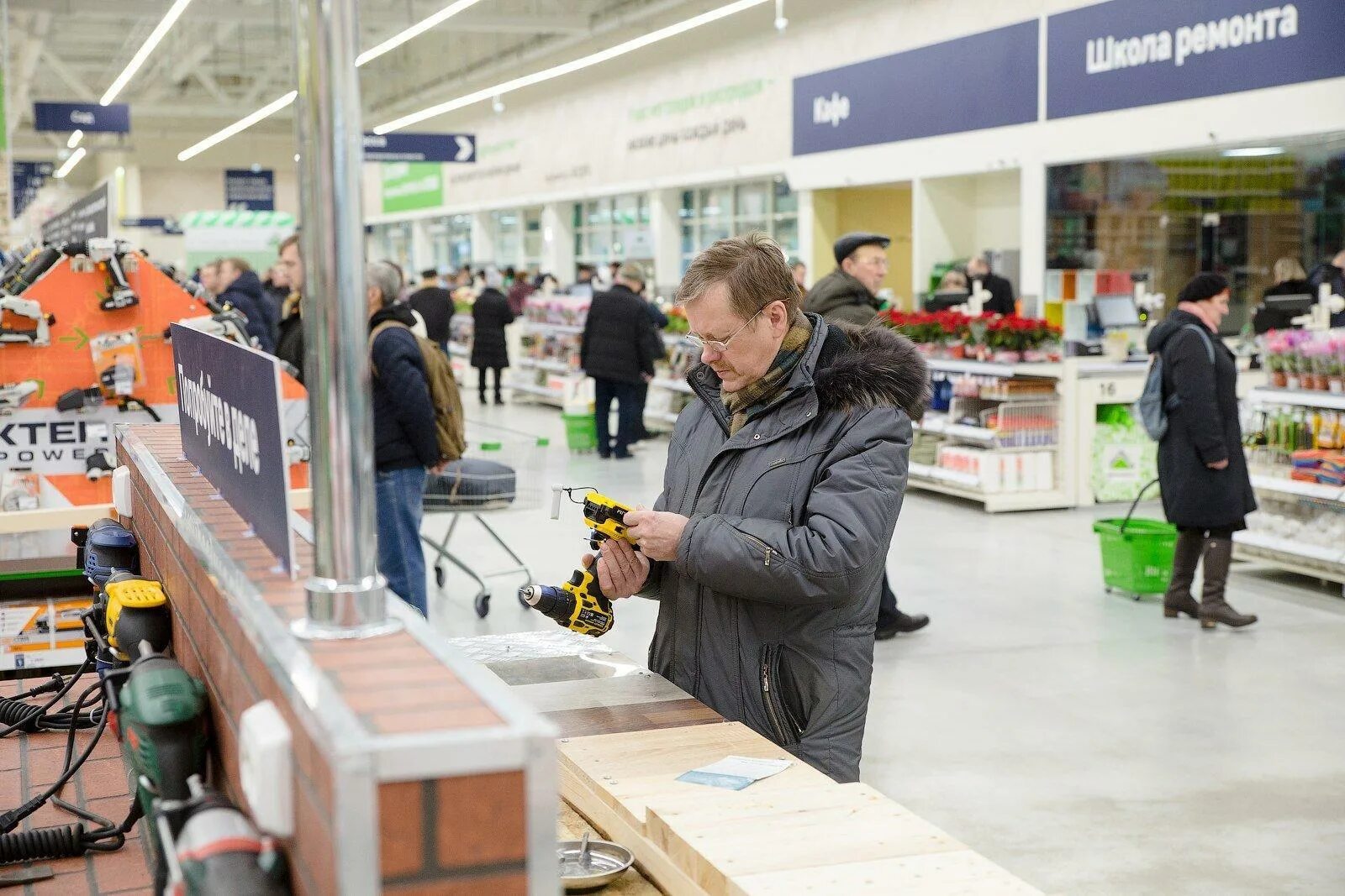 Леруа Мерлен Пермь. Пермь шоссе Космонавтов магазин Леруа Мерлен. Леруа Мерлен Пермь Пермь. Леруа пермь часы