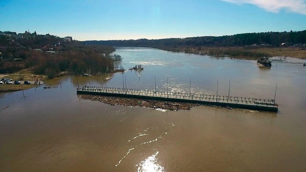 Река ока подъем уровня воды. Разлив Оки в Калуге. Понтонный мост Калуга 2022. Река Ока Калуга 2022. Река Ока Калуга паводок.