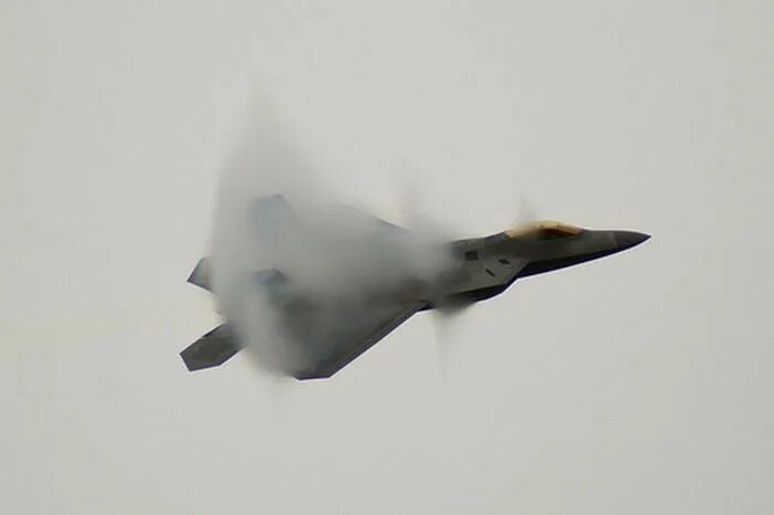 Эффект прандтля глоерта су-57. Истребитель преодолевает звуковой барьер. Су 27 звуковой барьер. Эффект прандтля глоерта су-57. Су 34 эффект прандтля глоерта.