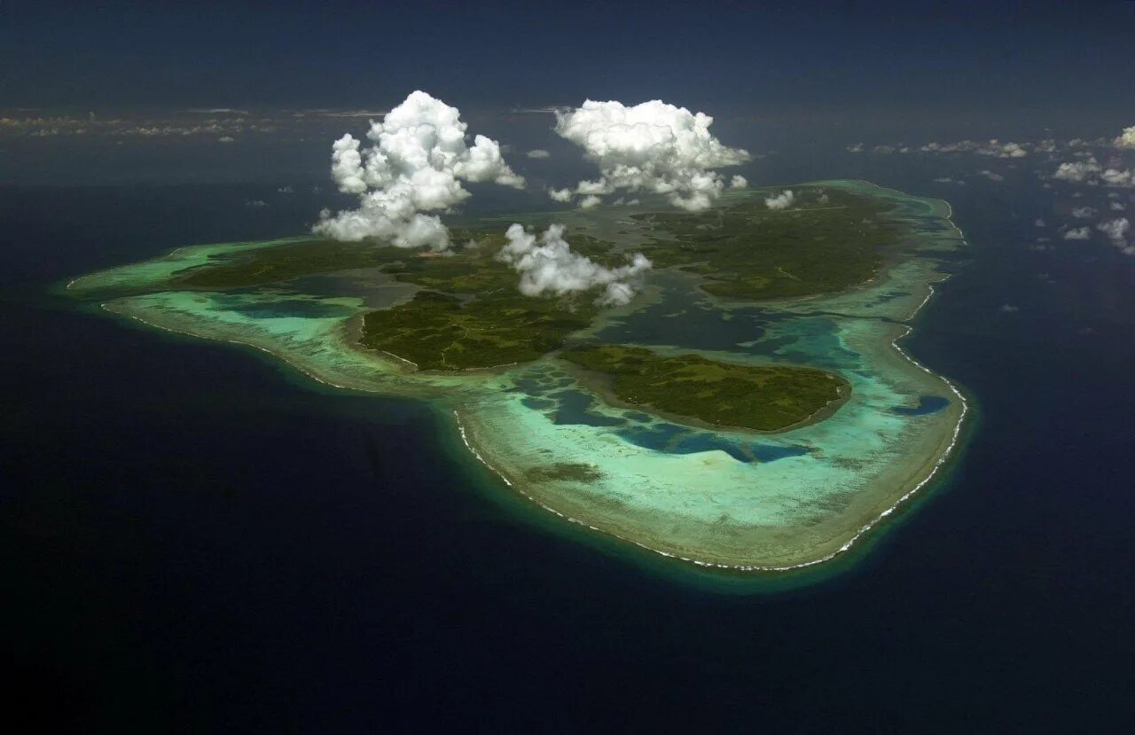 Стране принадлежит самый большой в мире остров. Острова Микронезии. Каролинские острова Атолл. Яп Микронезия. Остров яп Микронезия.