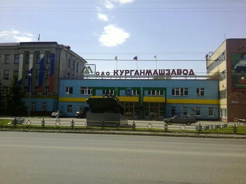 Медведев приехал в Курган: "Курганмашзавод" готовится к отгрузке боевых машин пе