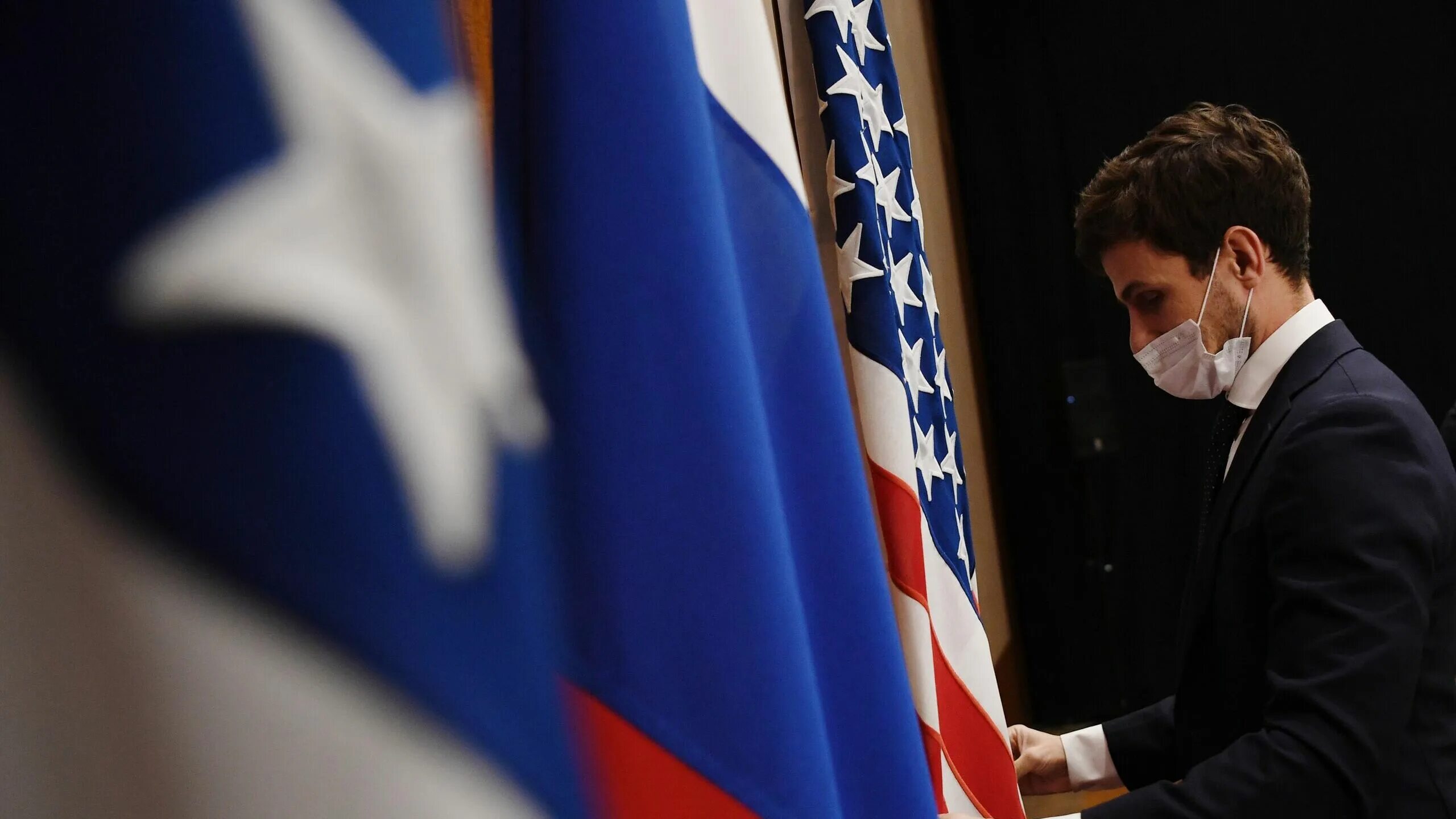 Ответ америке. Ответ сша на предложение путина по гарантиям безопасности. Переговоры россии и сша. Американский флаг американский достопримечательности. Статус америки.