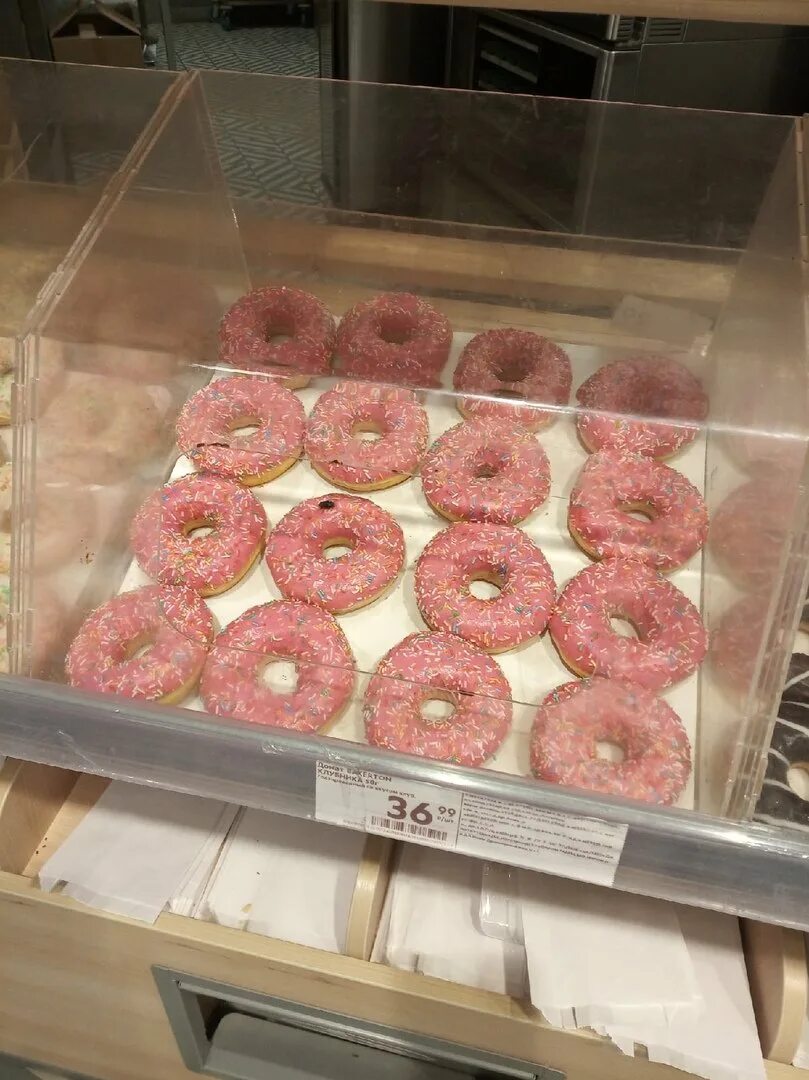 Пончики из пятерочки. Выпечка из пятерочки пончики. Пятерочка пекарня пончики. Пончики пятерочка. Пончики из пятерочки.