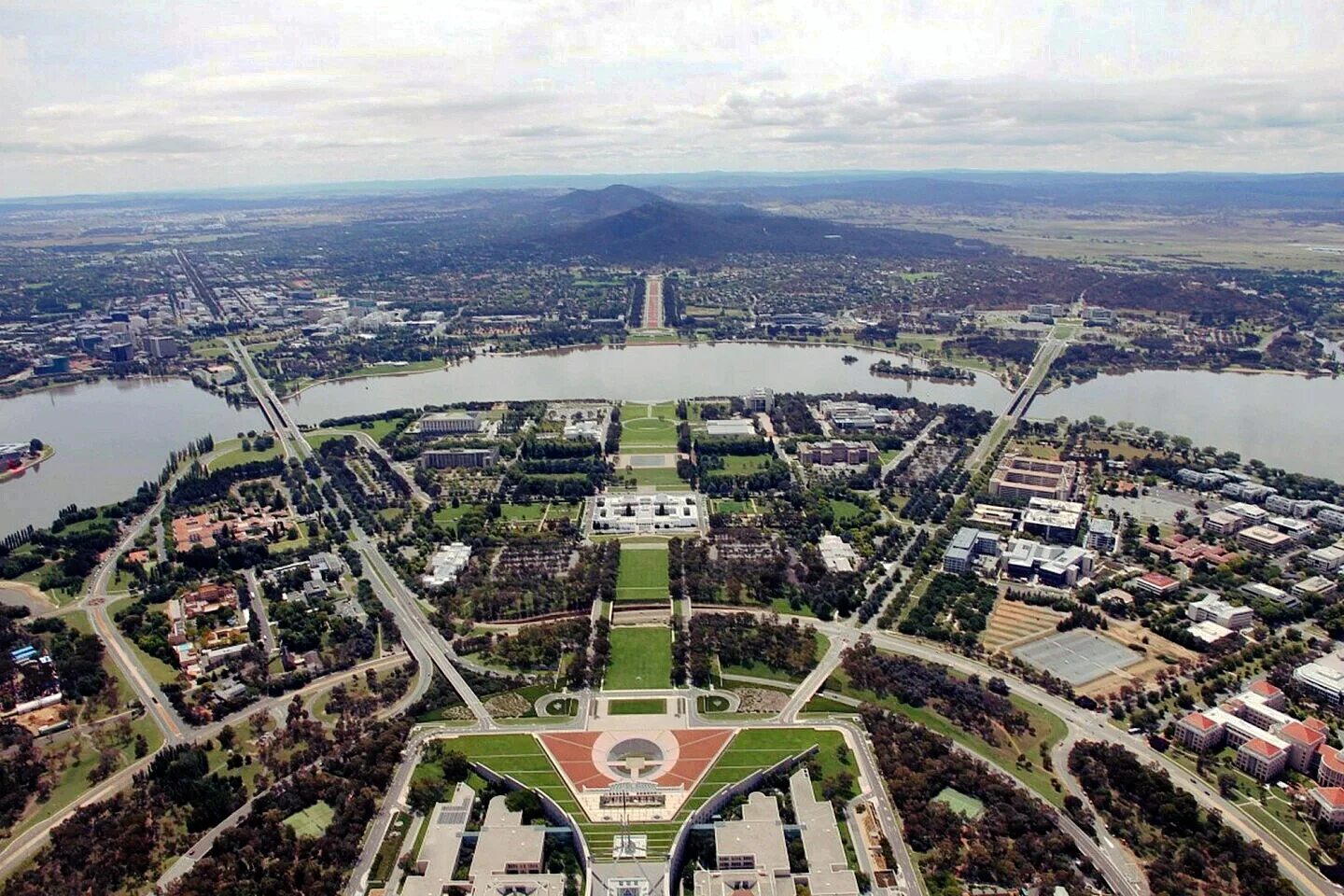 Канберра столица. Столица Австралии город Канберра. Канберра город сад. Канберра с высоты птичьего полета.