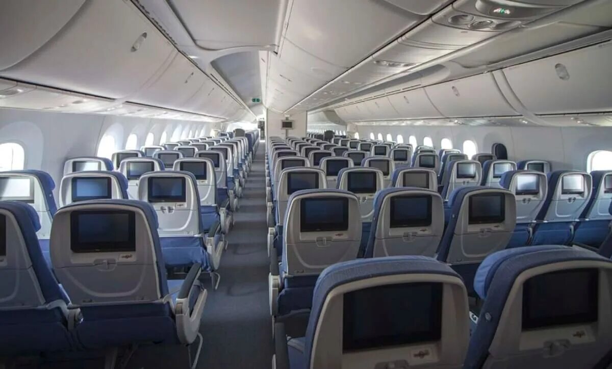 Air france premium economy. Авиакомпания edelweiss air. Кабина бомбардье cs300. Boeing 777 300 air france бизнес класс. Авиакомпания edelweiss air.