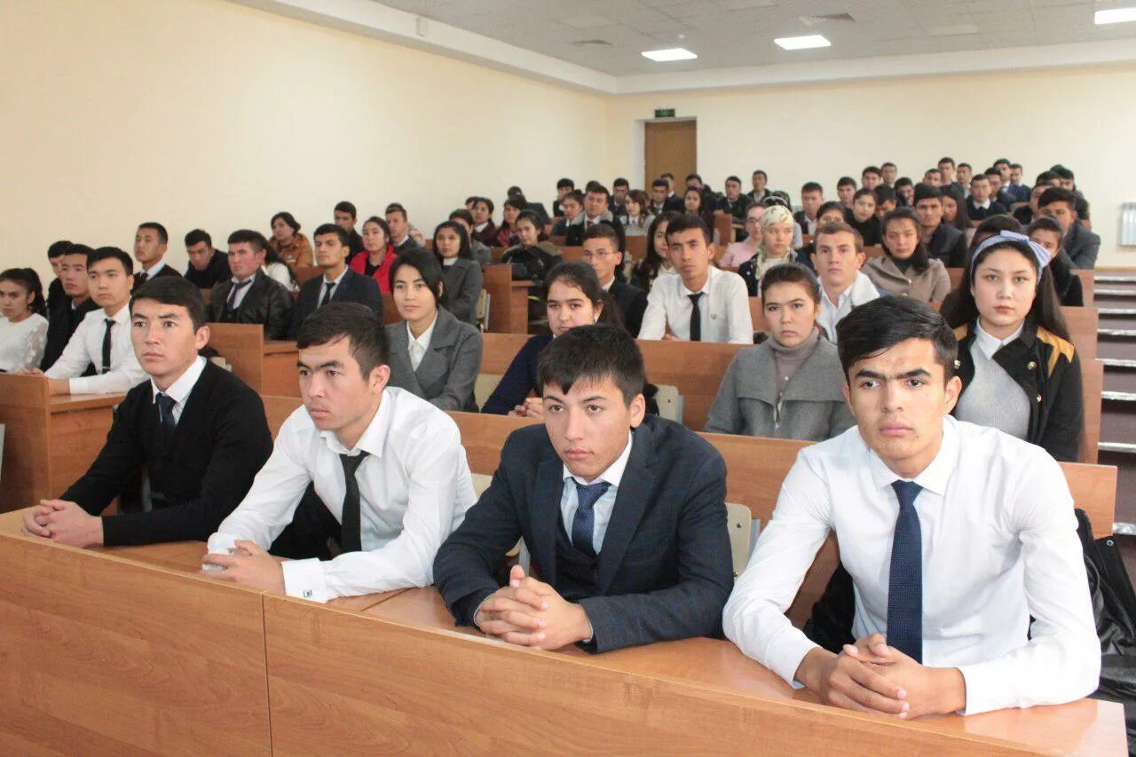 Guldu student. Олий таълим. Талаба ёшлар. Талаба университет.