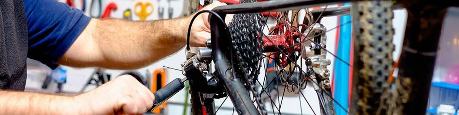 починка велосипеда. веломастерская. починка велосипеда. сервис велосипедов.