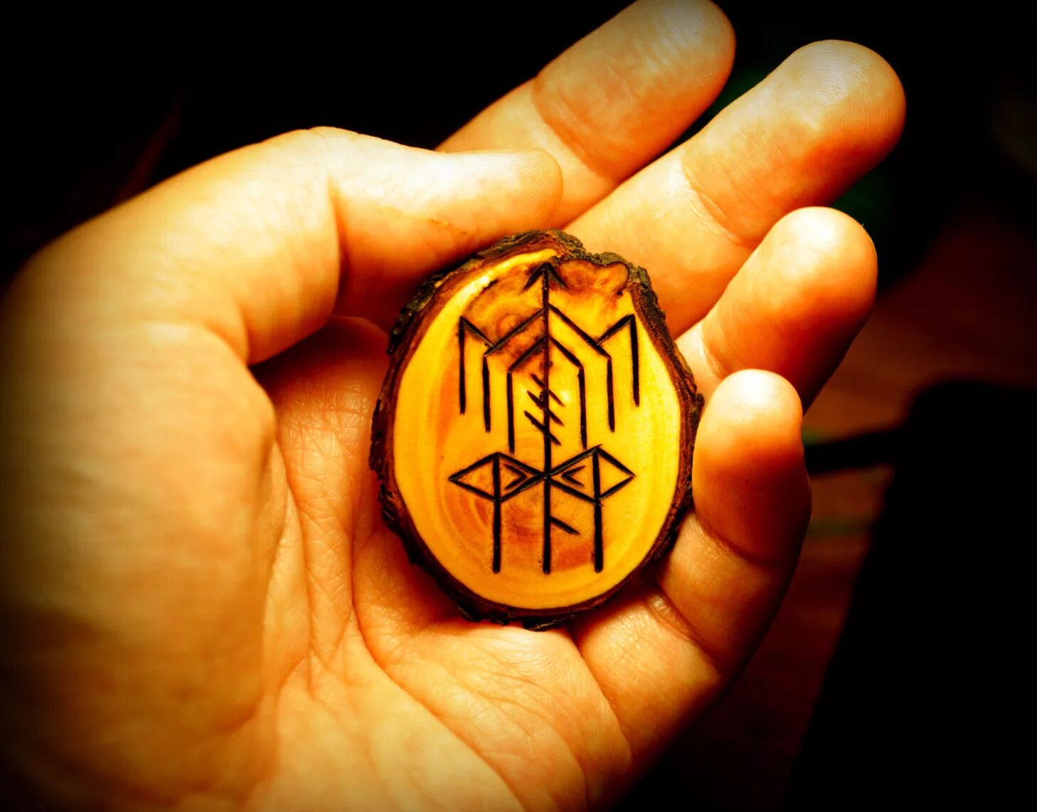 магия применение руны. магия применение руны. юрий исламов магическое применение рун. глифы руны алхаинты. старший германский футарк.