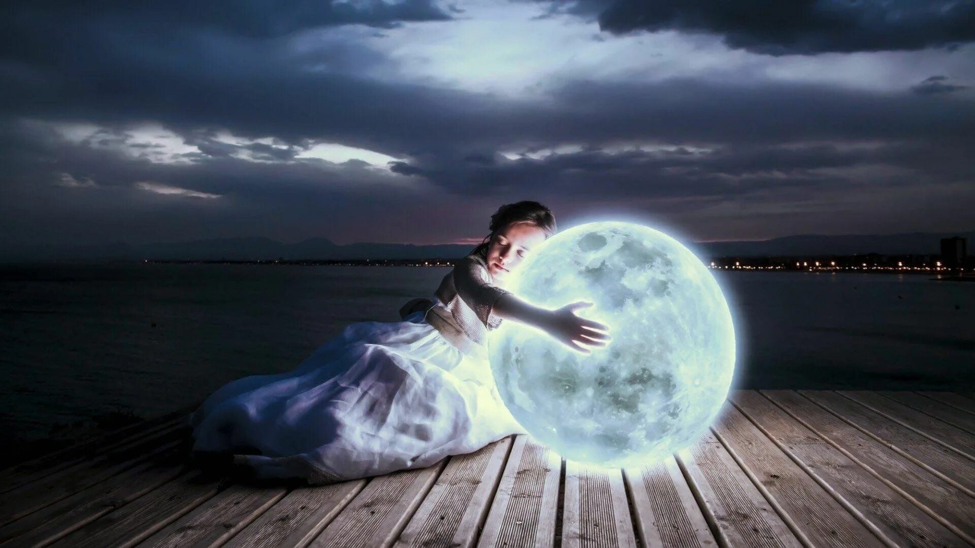 Невероятные мечты. Девушка-Луна. Фотосессия с луной. Лунная девушка. Волшебная Луна.