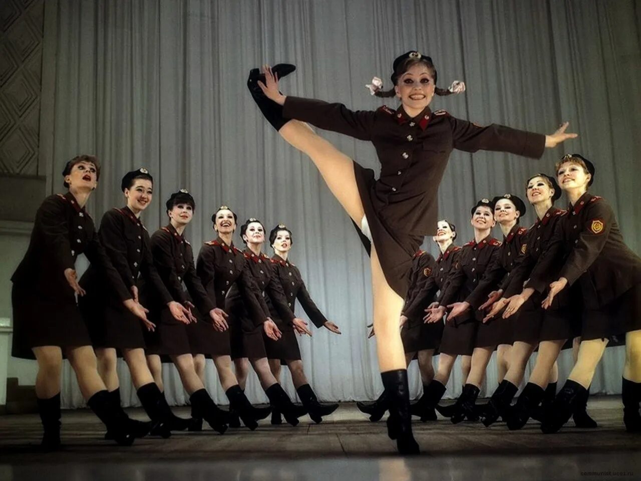 Ансамбли танца девушки