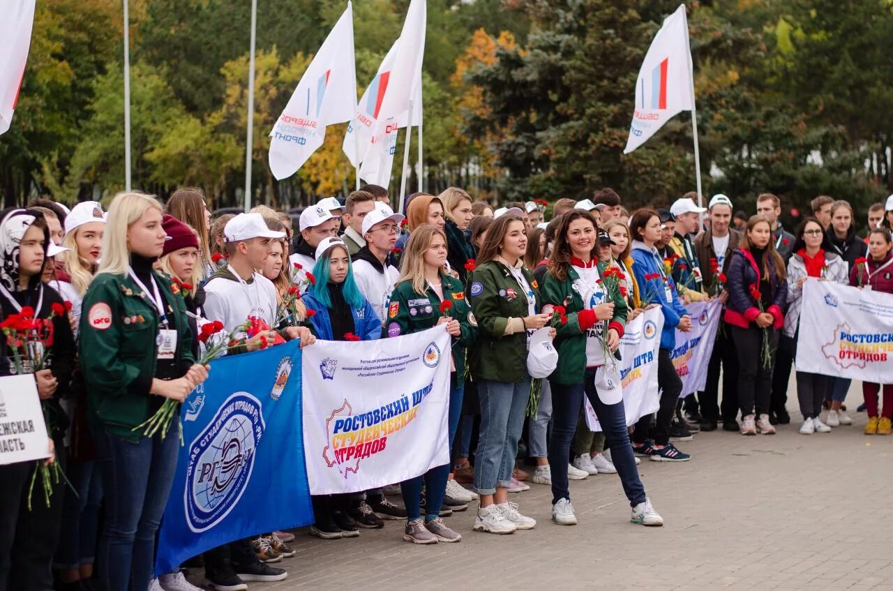 Акция линейка памяти 2024. Молодежная политика Ростовской области. Самбекская СОШ Неклиновский район фото. Молодежь на высоте. Фото на Самбекских высотах школьники.