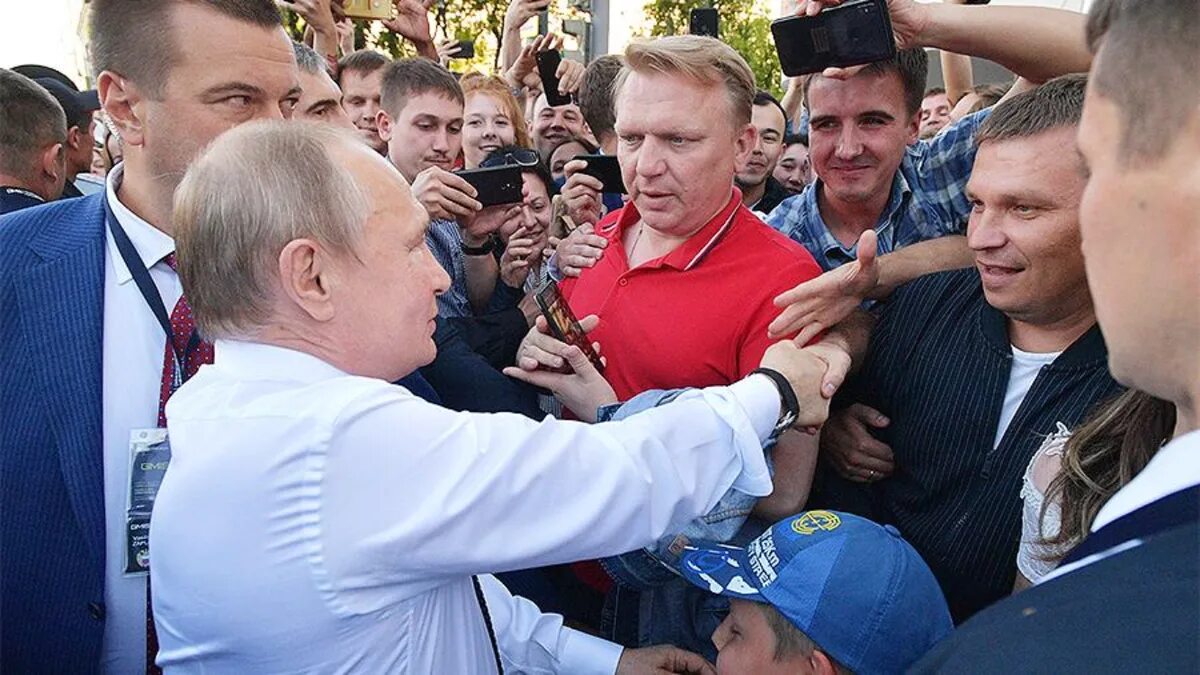 Новости в мире в данный. Охрана Путина Екатеринбург. Фотографии Путина с народом.