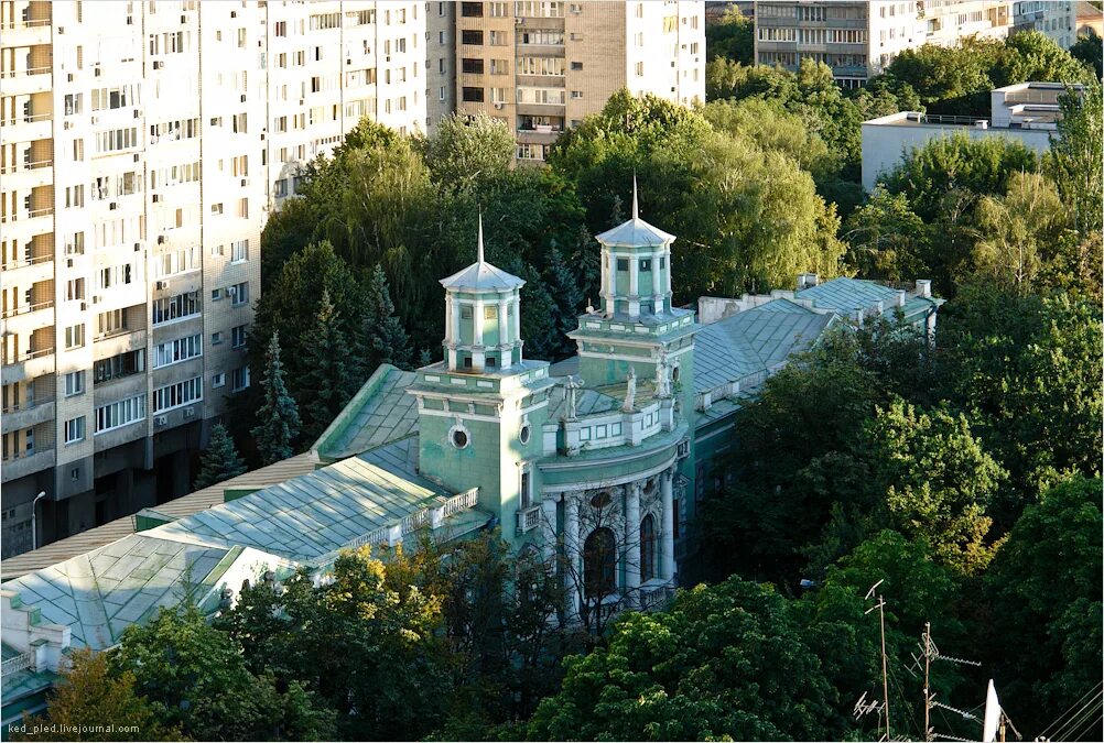 Дом в Печерске. Киев. Ул. Суворова. Киев здание жандармерия на Печерске. Черное здание в Киеве Печерск
