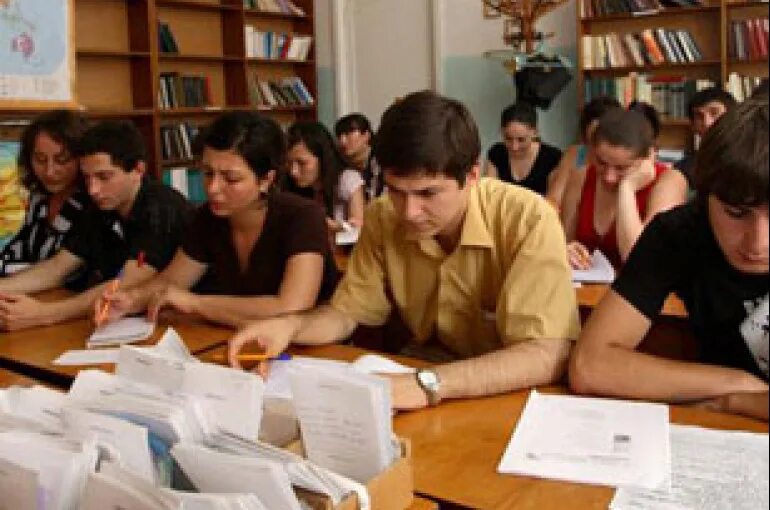 Студенты армянских вузов. Экзамены в Армении. Учеба студенты Армения. ЕГЭ В Армении.