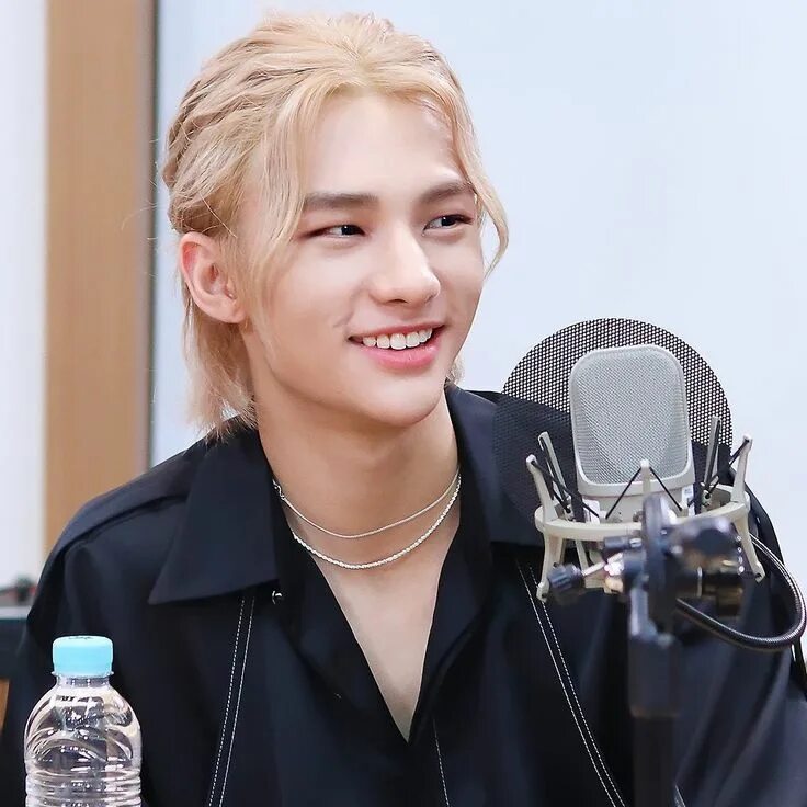 Хён джин stray kids. Хён джин stray kids. Хён джин stray kids 2020. Хван хёнджин 2020 stray kids kids. Хенджин стрей кидс подстригся.