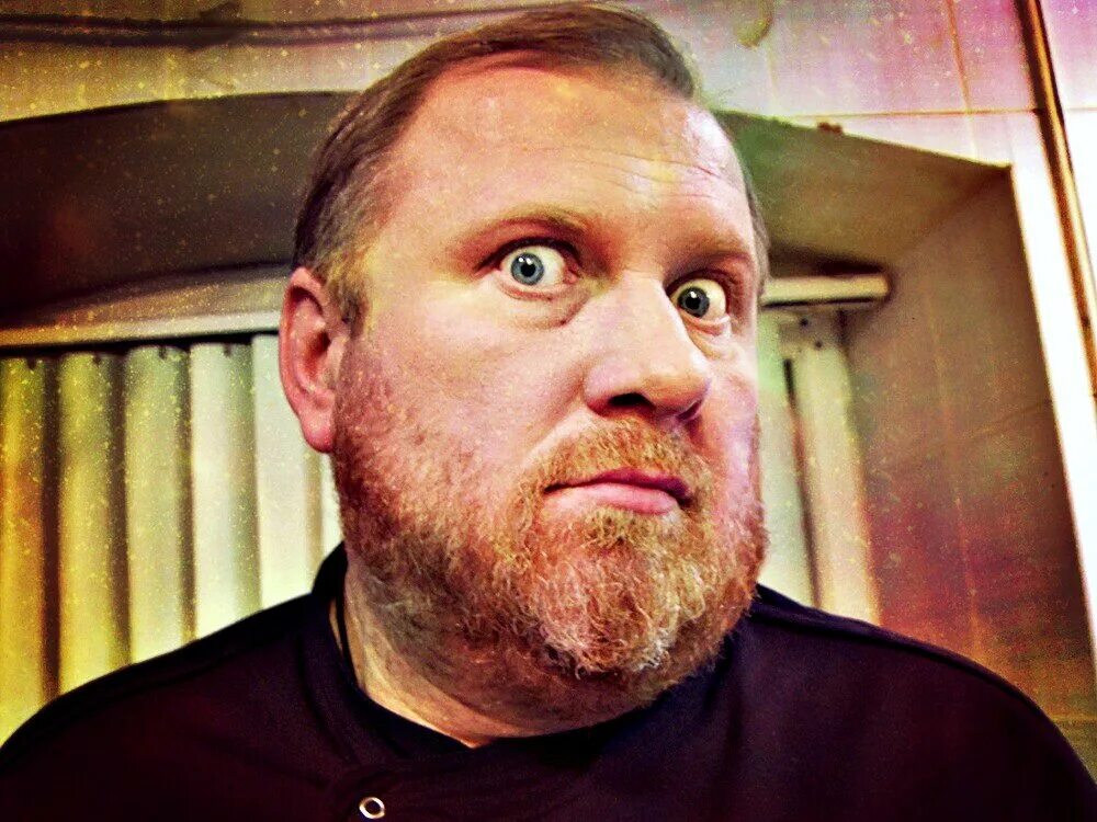 грустный повар. повар думает. шеф-повар ивлев константин. повар читает. шеф удивлен.