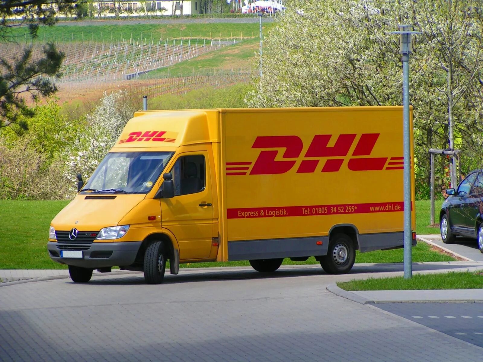 DHL. Компания DHL. DHL транспорт. Машина ДЧЛ.