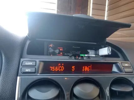 Установка магнитолы мазда