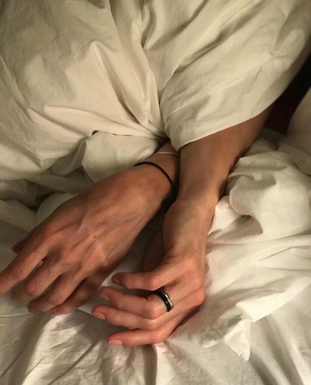 Чувственные руки. Мужская рука. Две мужские руки. Рука в руке. Мужская и женская рука.