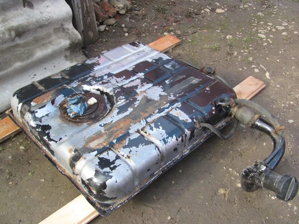 Бак 31105 объем. Топливный бак волга 31105. топливный бак газ 31105 крайслер. бак топливный газ 31105 70л. топливный бак волга 3110.