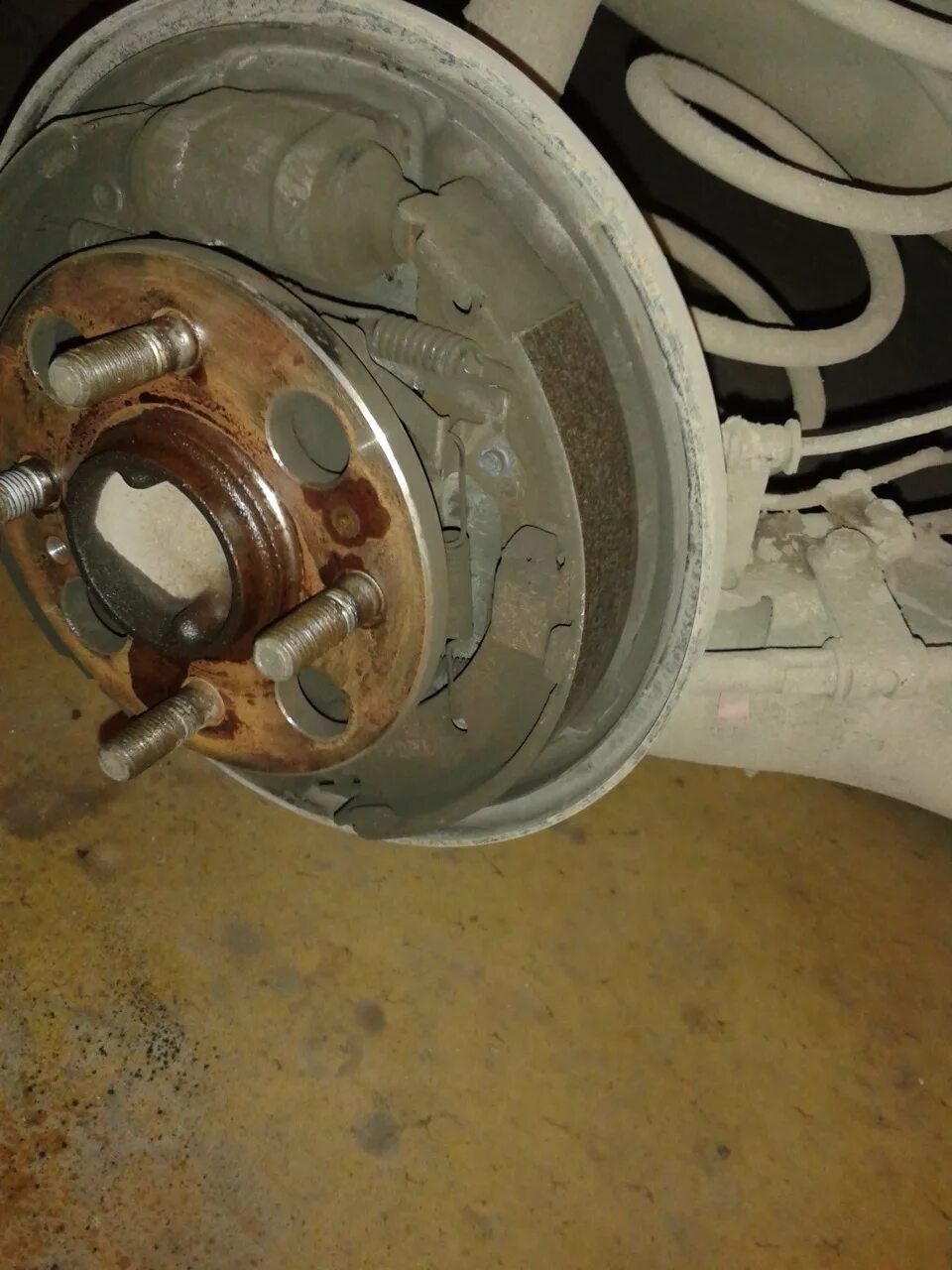 Как снять задний барабан на хендай гетц Replacing the rear brake pads (drum brakes) (Hyundai Getz 2002-2011: Chassis: Br