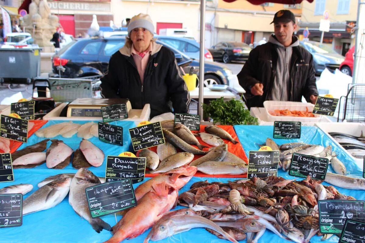 Где рыбный рынок на волне. Рынок в Ницце. Рыбный рынок во Франции. Чернышиха рыбный рынок. Рыбный рынок на звездной.