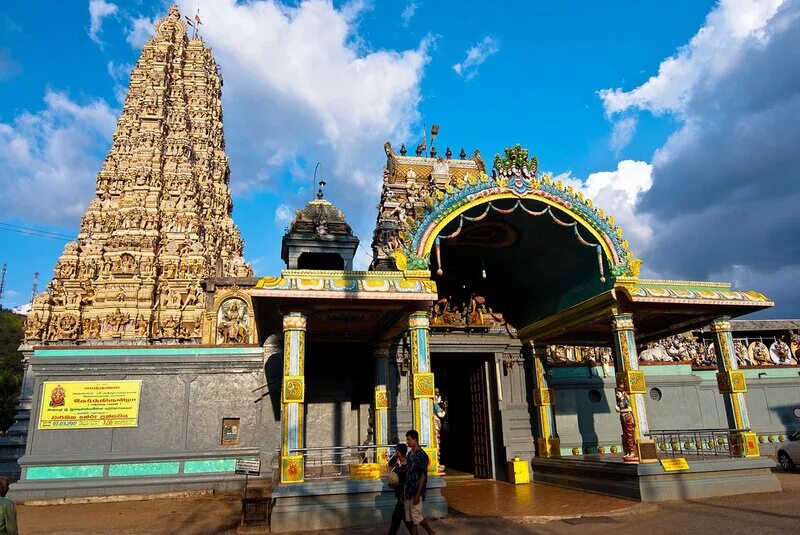Индуистская храмовая архитектура. Храм богини кали в тринкомали. Тринкомали храм. Храм матале шри ланка. Индуистский храм хинду.