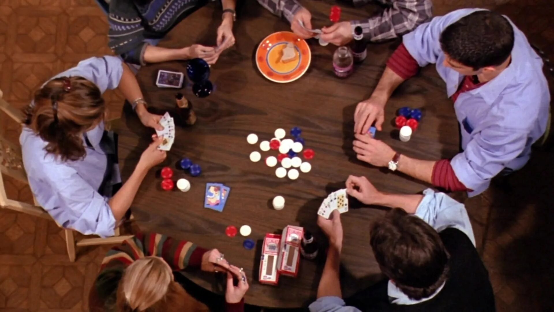 Покер с друзьями. Друзья играют. Покер фото.