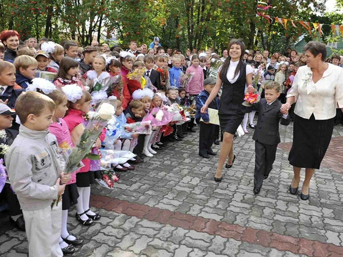 Сайты школ брянского района. Лицей 1 Брянского района. Лицей 1 Брянского района Добрунь. Лицей номер 1 МБОУ Брянского района. Лицей в Добруни Брянск.