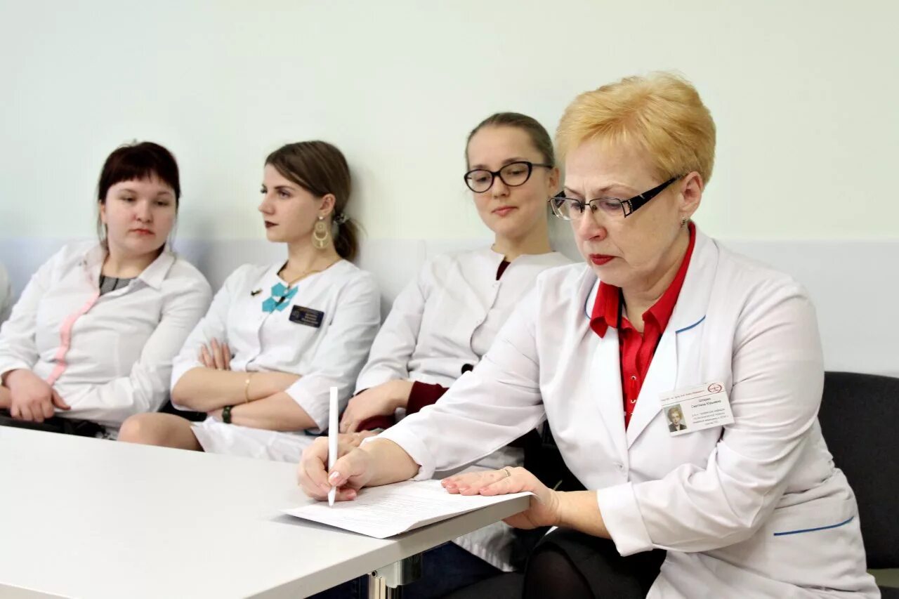 Руслан зуков красноярск. Декан лечебного факультета красгму. Леонов красноярск врач. Красноярская больница любинского района. Работа врачом в красноярске.