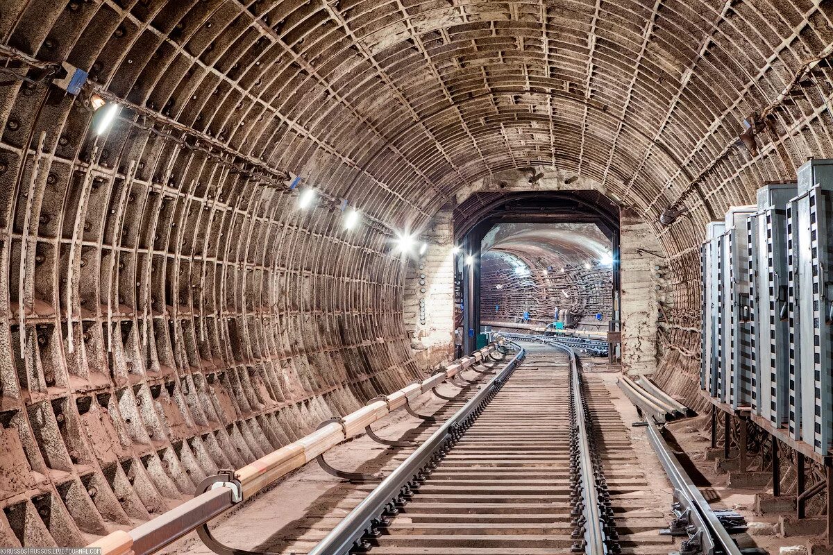 Станция метро зил бирюлевской линии. Метро тоннель подземелье московского метрополитена. Станция метро текстильщики бкл. Станция метро шелепиха бкл. Тоннель метро бкл.