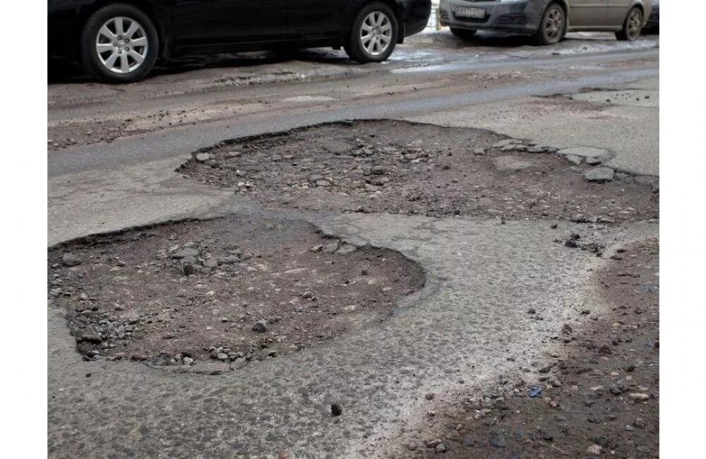 Плохие дороги ответ. Ямы на дорогах Москвы. Плохие дороги в Москве. Разбитый асфальт. Плохая дорога Москва.