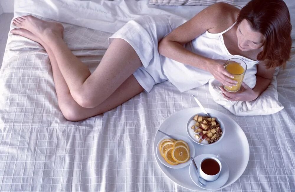 обед перед сном. что можно попить на ночь. теплый чай перед сном. что можно попить на ночь. что полезно есть перед сном.